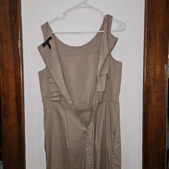 BCBG MAXAZRIA Sleeveless Khaki Sheath Ruffle Tiered Dress size 12 Large Pockets - Picture 4 of 7